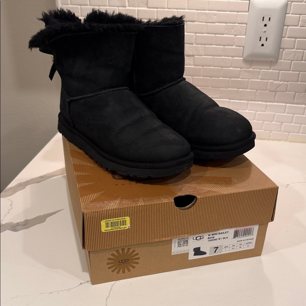 UGG Women's Black Winter Boots Mini Bailey Bow